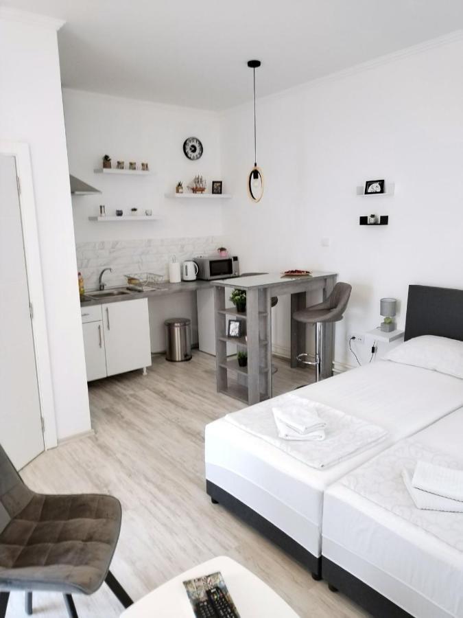 Vajda Apartments Нови-Сад Экстерьер фото
